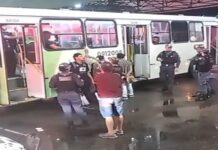 Criminosos espancam passageiro durante assalto a ônibus na Zona Norte de Manaus