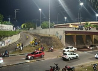 Motociclista se desequilibra em curva e sofre acidente na avenida dos Franceses, em Manaus