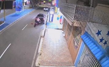 Acidente no interior do Amazonas deixa motociclista ferido após forte colisão com veículo parado