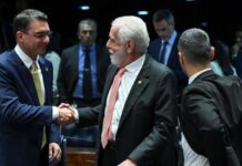 Flávio Bolsonaro comemora investigação contra Jacques no caso Master com piada hilária