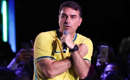 Candidatura de Flávio Bolsonaro é liberada após correção de filiação