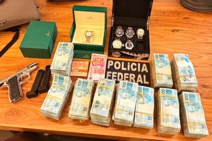 materias-apreendidos-em-operacao-contra-ex-chefe-da-receita-acusado-de-corrupcao
