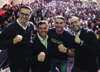 Em livro, Moro detonou Flávio Bolsonaro, que é hoje seu aliado