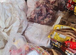 Infestação de moscas e carne podre levam ao fechamento de supermercado durante operação