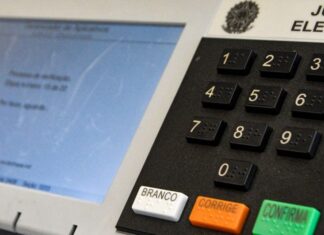 Justiça Eleitoral aplica multa de R$ 53 mil após apontar irregularidades em pesquisa