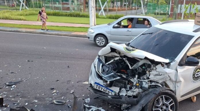 Engavetamento deixa três feridos na Avenida Coronel Teixeira em Manaus