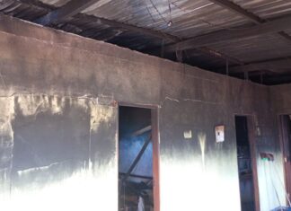 Incêndio atinge casa e deixa três pessoas intoxicadas pela fumaça no Santo Antônio em Manaus