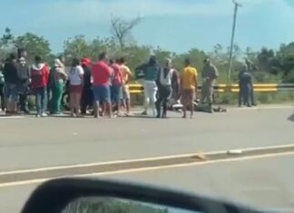 Motociclista fica gravemente ferida após colisão frontal com carro na AM-070 no Amazonas