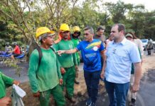 Governador Roberto Cidade fiscaliza obras de pavimentação em Manicoré