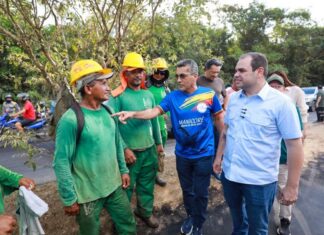 Governador Roberto Cidade fiscaliza obras de pavimentação em Manicoré