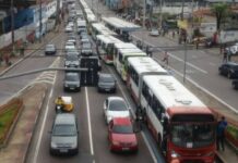 Sem acordo sobre salários, rodoviários cruzam os braços e suspendem ônibus em Manaus
