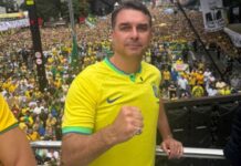 Flávio Bolsonaro culpa PT por eliminação do Brasil na Copa do Mundo