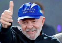 Lula recebe multa de R$ 15 mil por pedido antecipado de votos