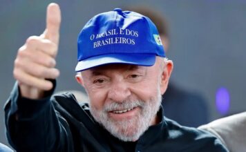 Lula recebe multa de R$ 15 mil por pedido antecipado de votos