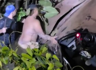 Falha na direção faz carro capotar em área alagada na AM-010; casal sobrevive
