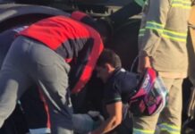 Motociclista sofre acidente e tem pernas esmagadas por rodas de carreta na zona sul de Manaus