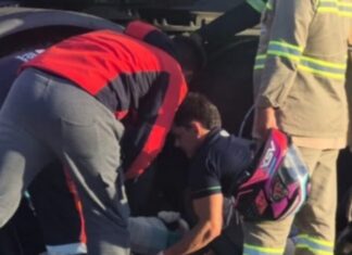 Motociclista sofre acidente e tem pernas esmagadas por rodas de carreta na zona sul de Manaus