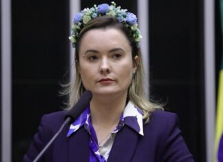 Deputada Julia Zanatta reage após ser rejeitada como vice de Flávio Bolsonaro