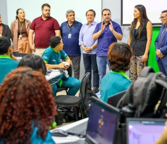 Roberto Cidade reforça aposta em tecnologia e inovação durante visita à Fundação Paulo Feitoza