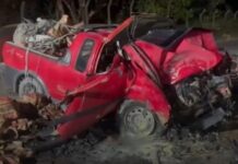 Grave colisão na AM-010 deixa casal e criança feridos; mulher fica presa às ferragens e carro pega fogo