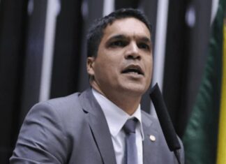 Cabo Daciolo deixa disputa presidencial e mira governo do Amazonas