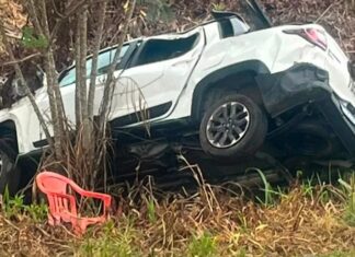Quatro pessoas ficam feridas após acidente entre dois carros na BR-174