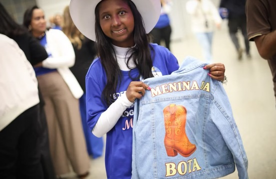 menina da bota