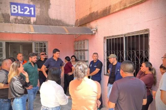 Rachadura cresce em prédio e assusta moradores de residencial na Cidade Nova, em Manaus
