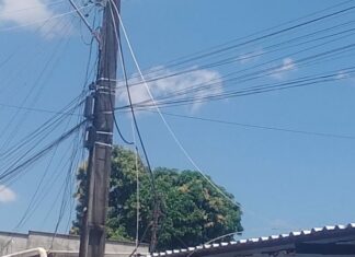 Cabos de alta tensão caem após contato com linha de pipa no bairro Santa Etelvina
