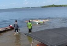 Caminhão desaparece nas águas de rio em Maués e carga fica à deriva