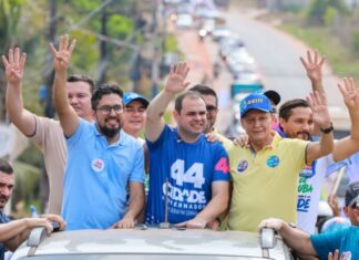 Adjuto Afonso participa de carreata em Iranduba ao lado de Roberto Cidade
