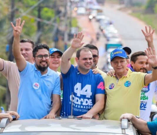 Adjuto Afonso participa de carreata em Iranduba ao lado de Roberto Cidade Adjuto Afonso participa de carreata em Iranduba ao lado de Roberto Cidade