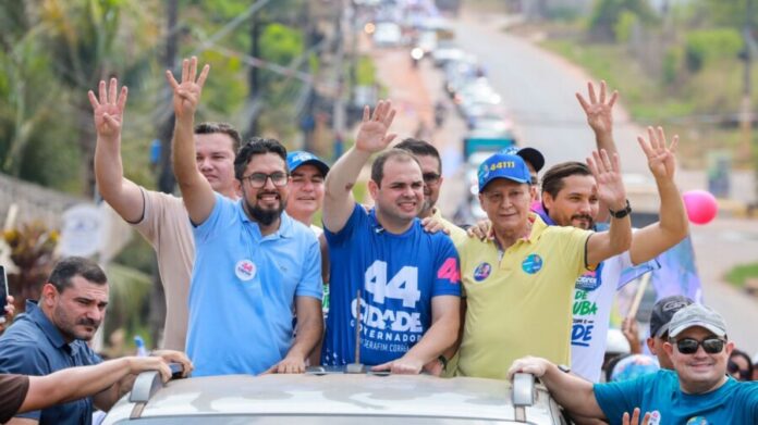 Adjuto Afonso participa de carreata em Iranduba ao lado de Roberto Cidade