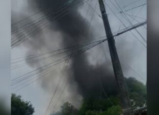 Grande nuvem de fumaça é vista após incêndio no Tancredo Neves, em Manaus