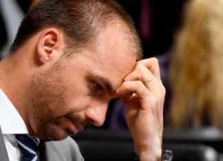 Eduardo Bolsonaro é demitido da PF por abandono de função como escrivão
