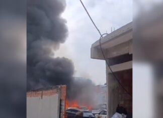 Fogo de grandes proporções atinge depósito de veículos na zona norte de Manaus