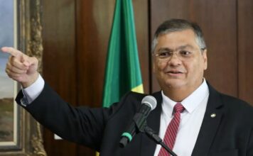 Dino pede vista durante julgamento de Moraes e critica sessão “desastrada” do STF