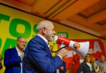 Lula, que ficou fora dos debates no 1º turno, agora diz que pretende participar dos encontros com Flávio Bolsonaro