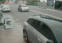 Homem foge após colidir moto roubada contra carro durante perseguição em Manaus