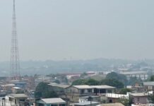 Qualidade do ar atinge nível “muito ruim” em Manaus devido à fumaça de queimadas