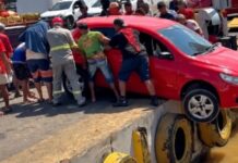 Carro fica pendurado no Porto de Parintins e quase cai no rio